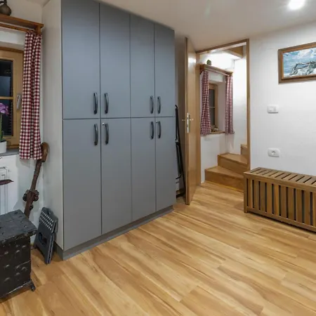 Vrsnik Hideaway Ferienhaus *