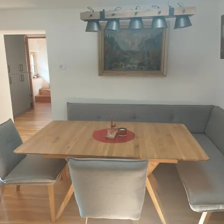 Počitniška hiša Vrsnik Hideaway *