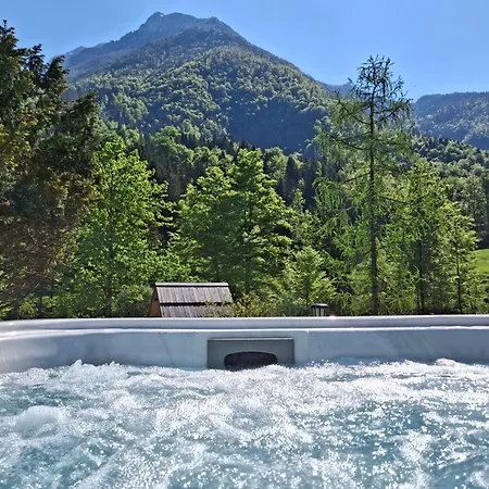 Vrsnik Hideaway *