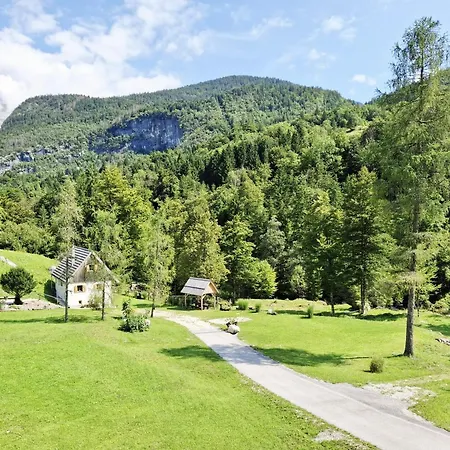 Vrsnik Hideaway Počitniška hiša *