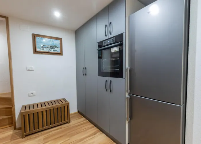 Vrsnik Hideaway Tatil Evi *