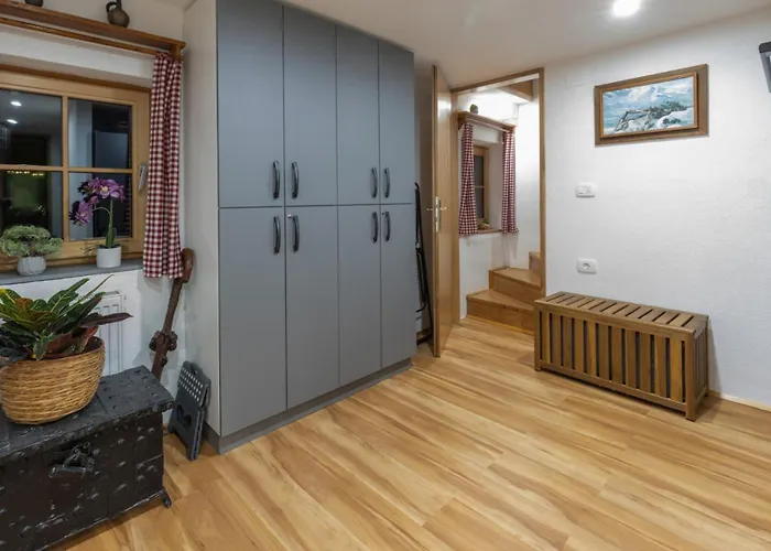 Vrsnik Hideaway Tatil Evi *